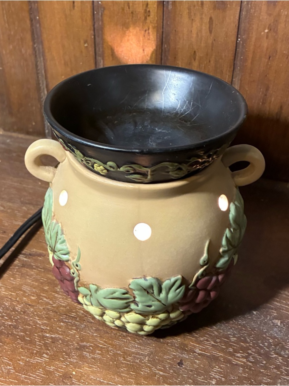 Retired Scentsy Grapevine Full-Size Warmer | with Original Box & Bulb - Picture 2 of 6